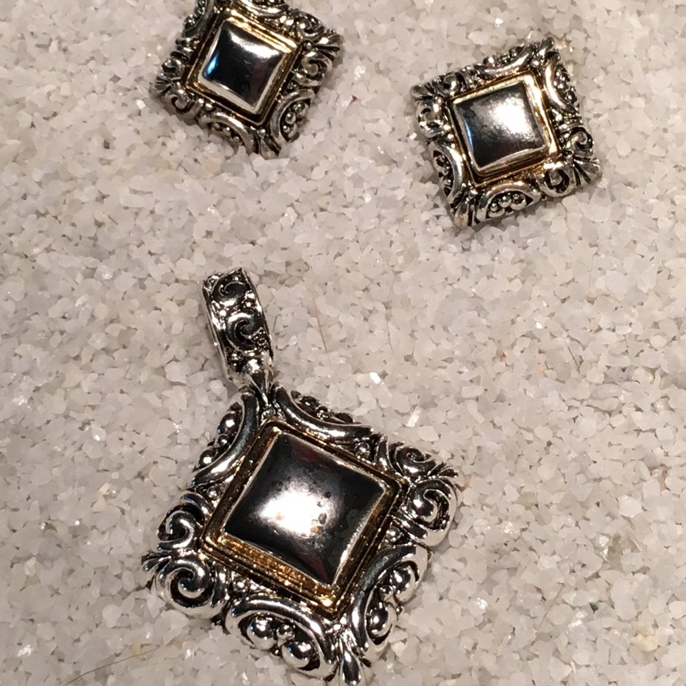 Necklace and earring set